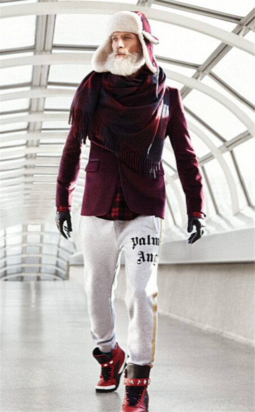 320名圣诞老人整体冲浪？？？？？？八一八圣诞节奇闻趣事