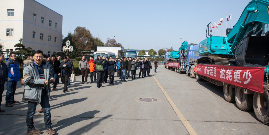 就这样被你征服！yp街机智能100台液压混淆动力挖掘机挺进矿山