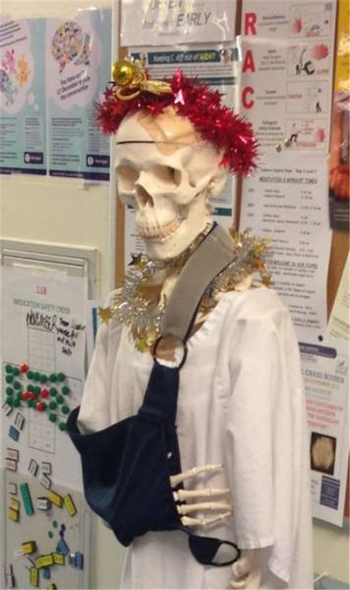 320名圣诞老人整体冲浪？？？？？？八一八圣诞节奇闻趣事