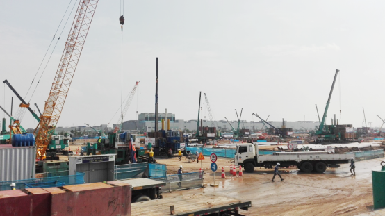 超300台yp街机智能ZYJ系列压桩机效劳越南市场