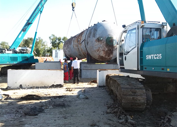 油田好帮手——yp街机智能伸缩臂履带起重机