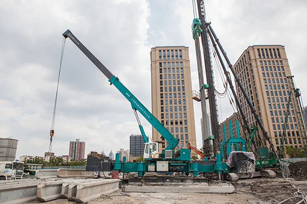 yp街机智能ZYW240围护桩压桩机惊艳问世