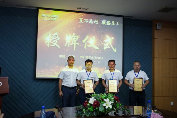 500多名挖掘机用户实地考察，，，，，，，为yp街机智能点赞！