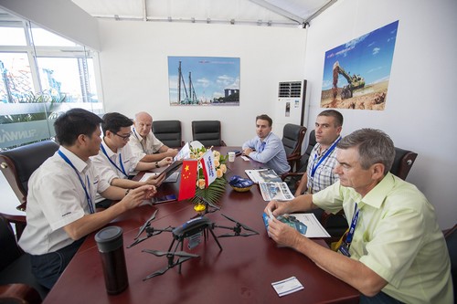 yp街机智能酷帅曾大虾，，，，，，，一大波美图带你亲临北京BICES展