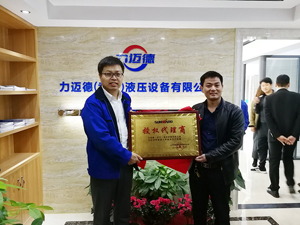 从拒绝到一次购置十台旋挖钻机，，，，，，，他用八年时间熟悉yp街机智能