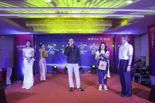 yp街机智能酷帅曾大虾，，，，，，，一大波美图带你亲临北京BICES展