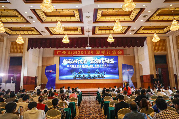 红四月，，，，yp街机智能挖掘机促销会节节攀升