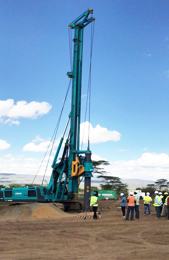 肯尼亚总统高度赞赏，，，，，乞力马扎罗山下yp街机绿闪灼