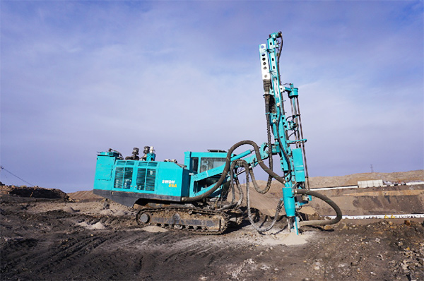 再战国际领先品牌，，，，，，，，yp街机智能露天液压钻车一举成名