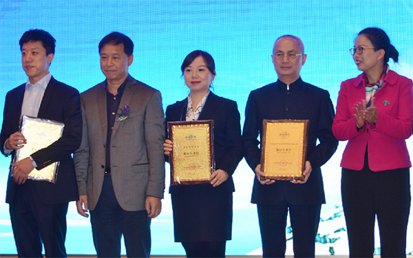 何清华董事长应邀加入湖南商会会员代表大会