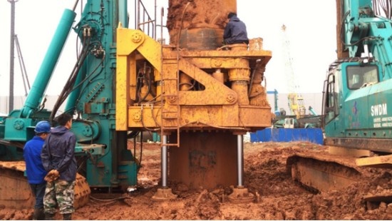 喜讯！yp街机智能SWRC170自行式全回转全套管钻机获湖南省首台(套)重大手艺装备产品奖励！