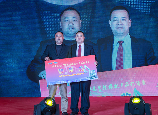 势不可挡，，，yp街机智能挖掘机湖南市场订货会立异高