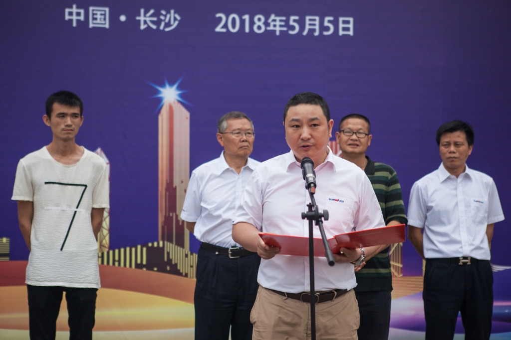 民族挖掘机品牌先导者，，，，，yp街机智能“城镇建设利器”SWE80E9荣耀上市