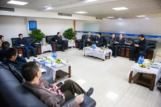 首台盾构机盛大下线，，，，，，，，中铁yp街机诠释“长沙速率”