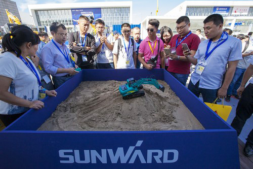 yp街机智能酷帅曾大虾，，，，，，，一大波美图带你亲临北京BICES展