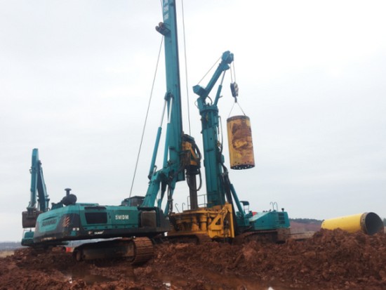 喜讯！yp街机智能SWRC170自行式全回转全套管钻机获湖南省首台(套)重大手艺装备产品奖励！