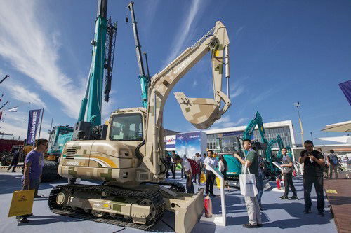 yp街机智能酷帅曾大虾，，，，，，，一大波美图带你亲临北京BICES展