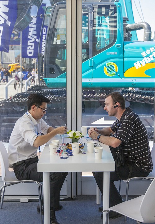 yp街机智能酷帅曾大虾，，，，，，，一大波美图带你亲临北京BICES展