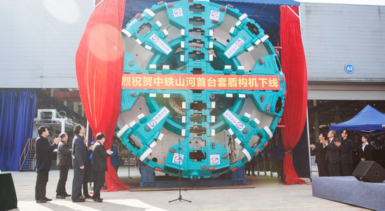 首台盾构机盛大下线，，，，，，，，中铁yp街机诠释“长沙速率”