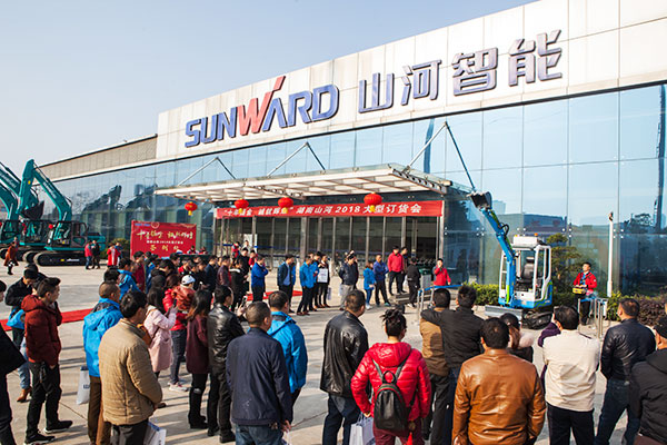 十年相随，，，，，成绩相互，，，，，来听听yp街机智能挖掘机客户的真实声音