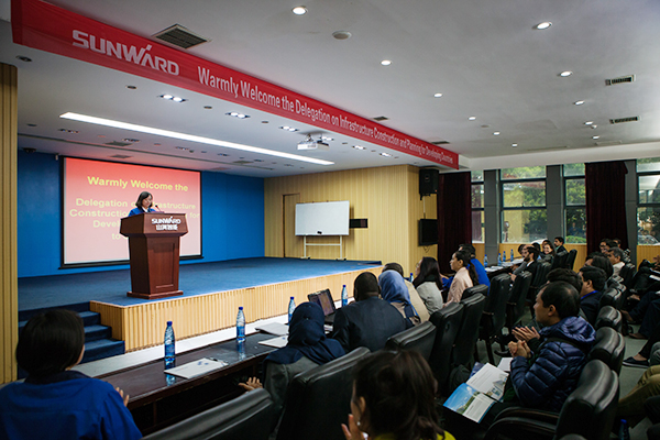 “一带一起”国家代表团到访yp街机智能，，，，，感受“大开眼界”