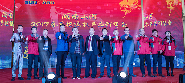 势不可挡，，，yp街机智能挖掘机湖南市场订货会立异高