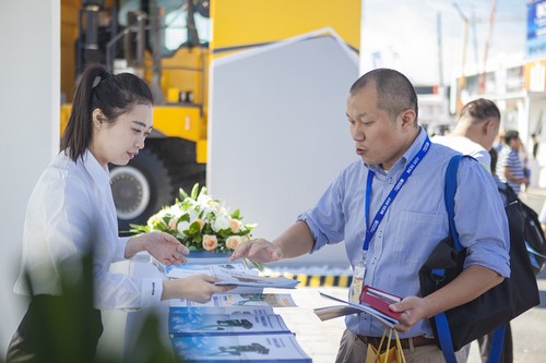 yp街机智能酷帅曾大虾，，，，，，，一大波美图带你亲临北京BICES展
