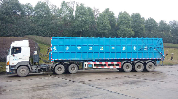 近百台yp街机智能垃圾转运车为长沙环卫升级