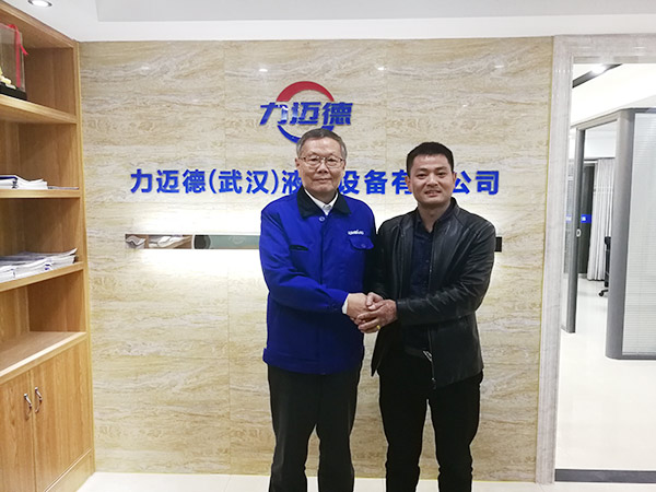 从拒绝到一次购置十台旋挖钻机，，，，，，，他用八年时间熟悉yp街机智能