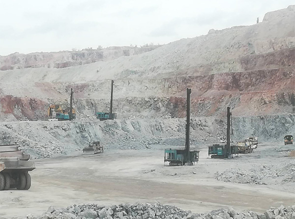 高温酷暑，，，yp街机智能凿岩装备异域扬威