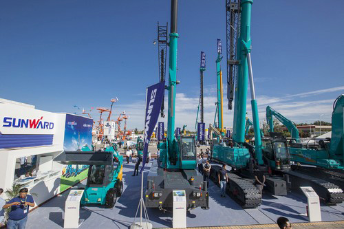 yp街机智能酷帅曾大虾，，，，，，，一大波美图带你亲临北京BICES展