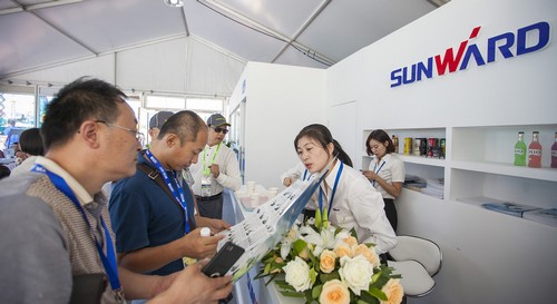 yp街机智能酷帅曾大虾，，，，，，，一大波美图带你亲临北京BICES展