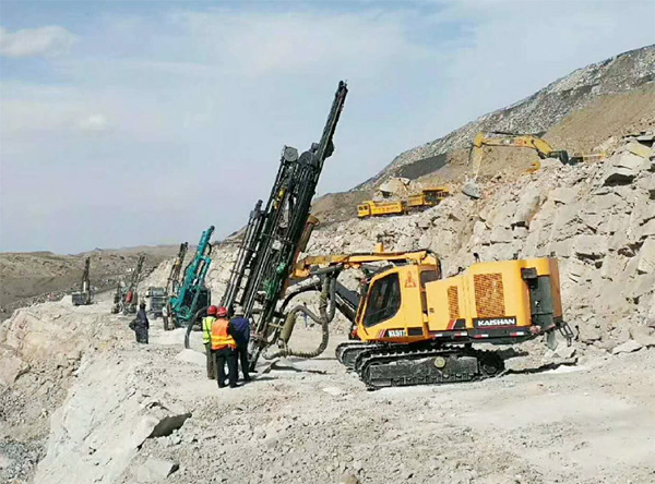 PK国际领先品牌，，，，，，yp街机智能露天液压钻车再交完善答卷