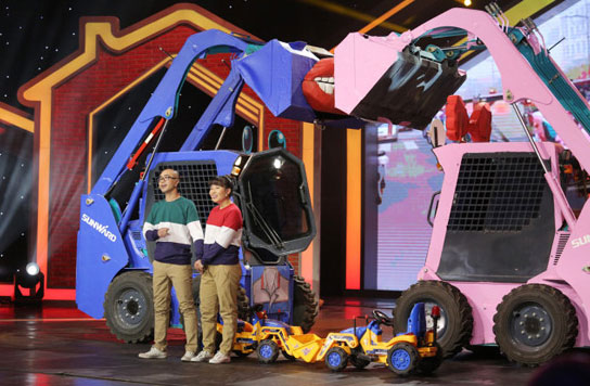 谁说机械都酷寒？？？？？？？这款会舞蹈的滑移显着就是热情旷达的！