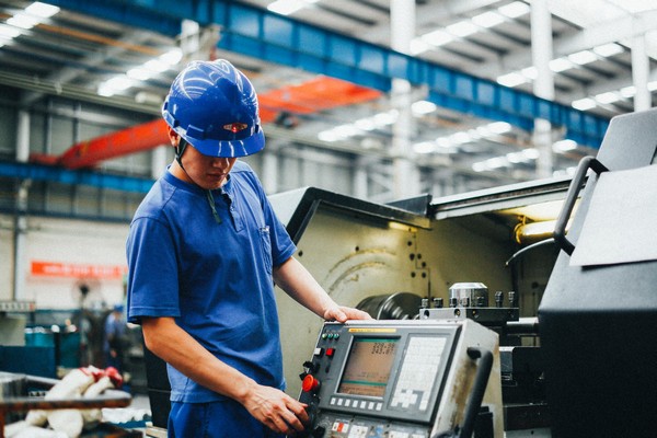 曾梦想当厨师，，，，，，，却成数控车工巨匠