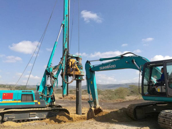 肯尼亚总统高度赞赏，，，，，乞力马扎罗山下yp街机绿闪灼