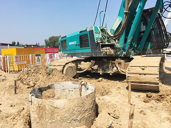 加速雄安新区建设，，，，，，yp街机智能旋挖启动京雄城际铁路第一钻