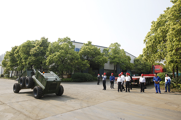 湖南省经信委党组副书记、副主任李志坚到yp街机智能现场办公