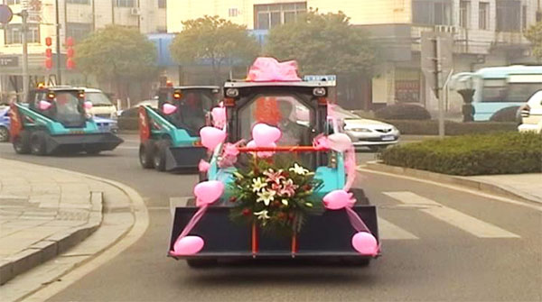 谁说机械都酷寒？？？？？？？这款会舞蹈的滑移显着就是热情旷达的！