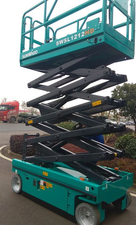 yp街机智能电动剪叉式高空作业平台新品首发赴美参展