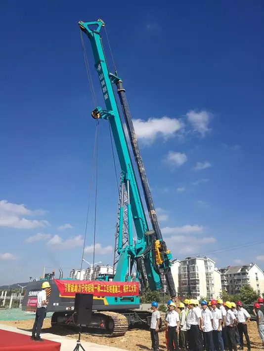 把“朋侪圈”“搬”到现。。。。。，，，交机“玩出”新创意!