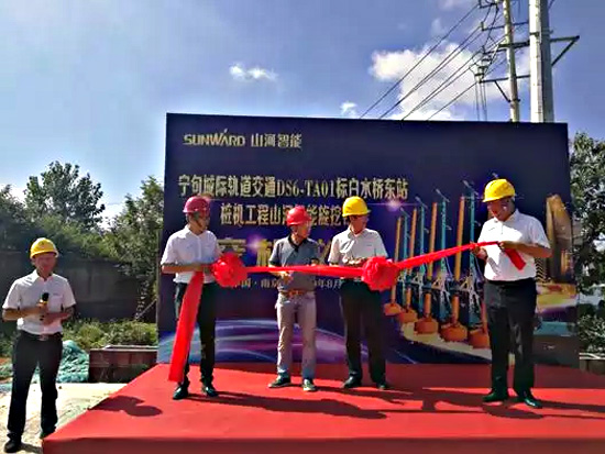 把“朋侪圈”“搬”到现。。。。。，，，交机“玩出”新创意!