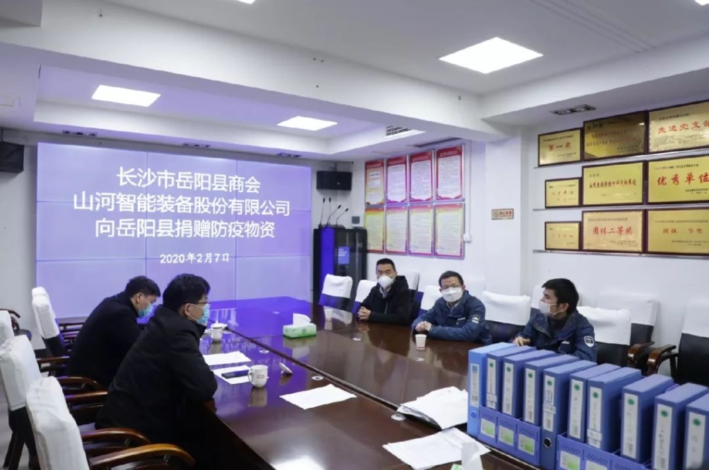 yp街机智能3000个韩国KF94口罩捐赠岳阳县