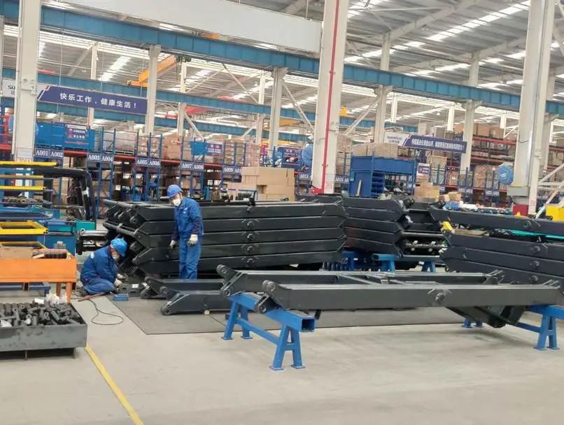 批量发往欧洲，，，，，高空作业平台迎来新年开门红