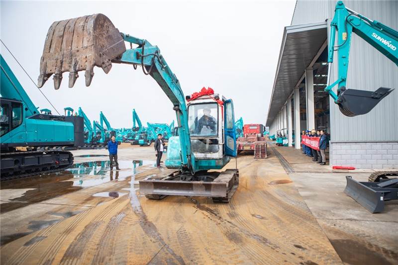 荣耀归来！yp街机智能第一代挖机顺遂“回家”啦