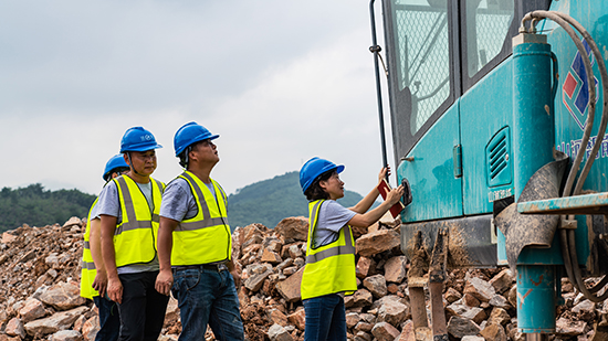 15年3万小时！yp街机智能元老级潜孔钻机“雄风”依旧