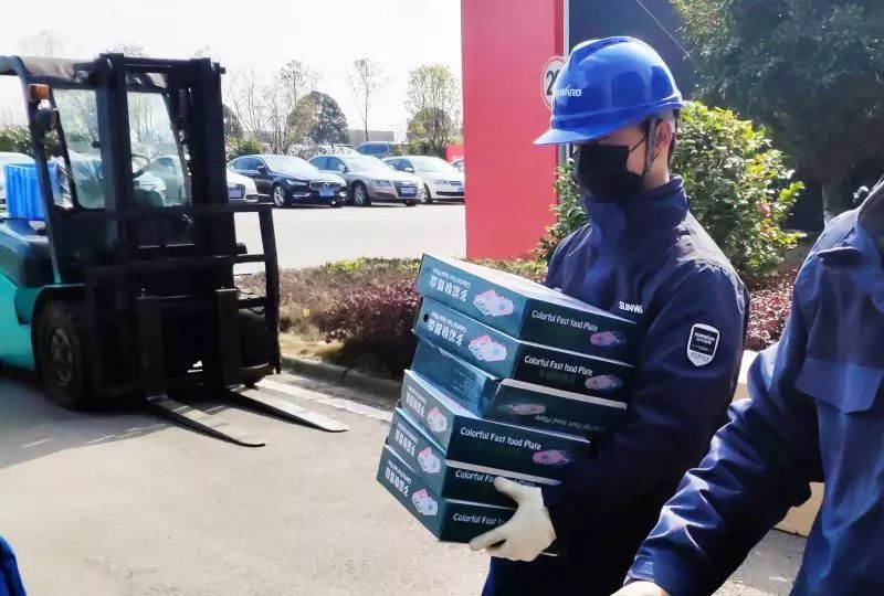 用餐清静有新招，，，yp街机智能4000个保温饭盒送员工