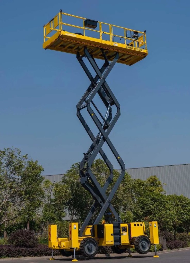 批量发往欧洲，，，，，高空作业平台迎来新年开门红