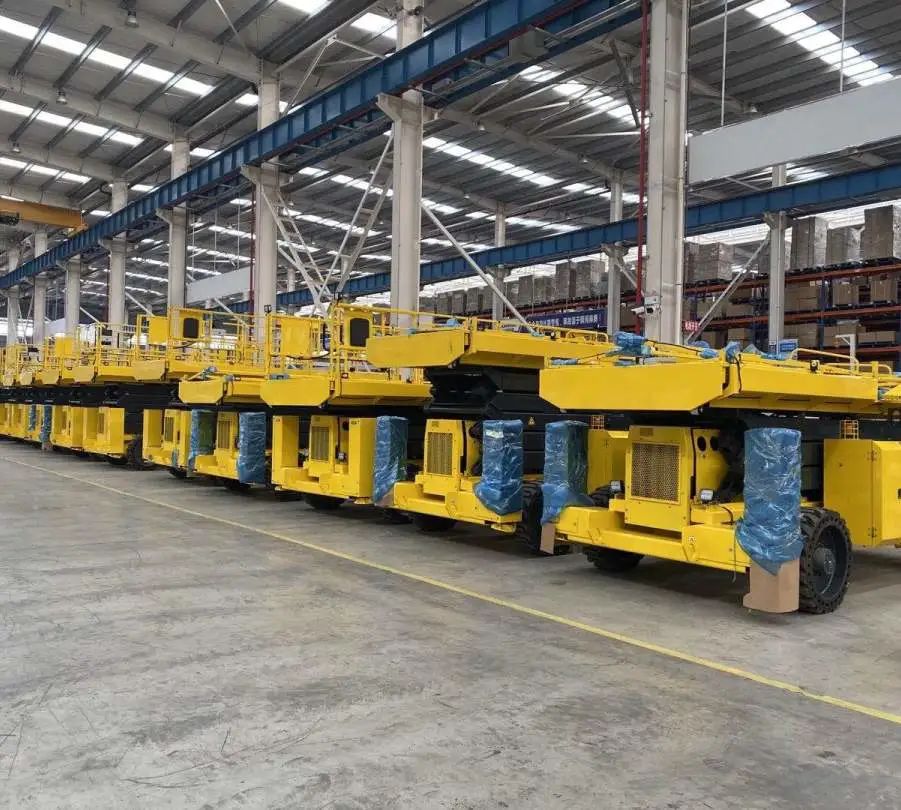 批量发往欧洲，，，，，高空作业平台迎来新年开门红