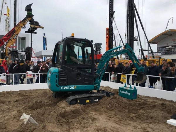 “三个率先”展示yp街机挖掘机欧洲生长历程